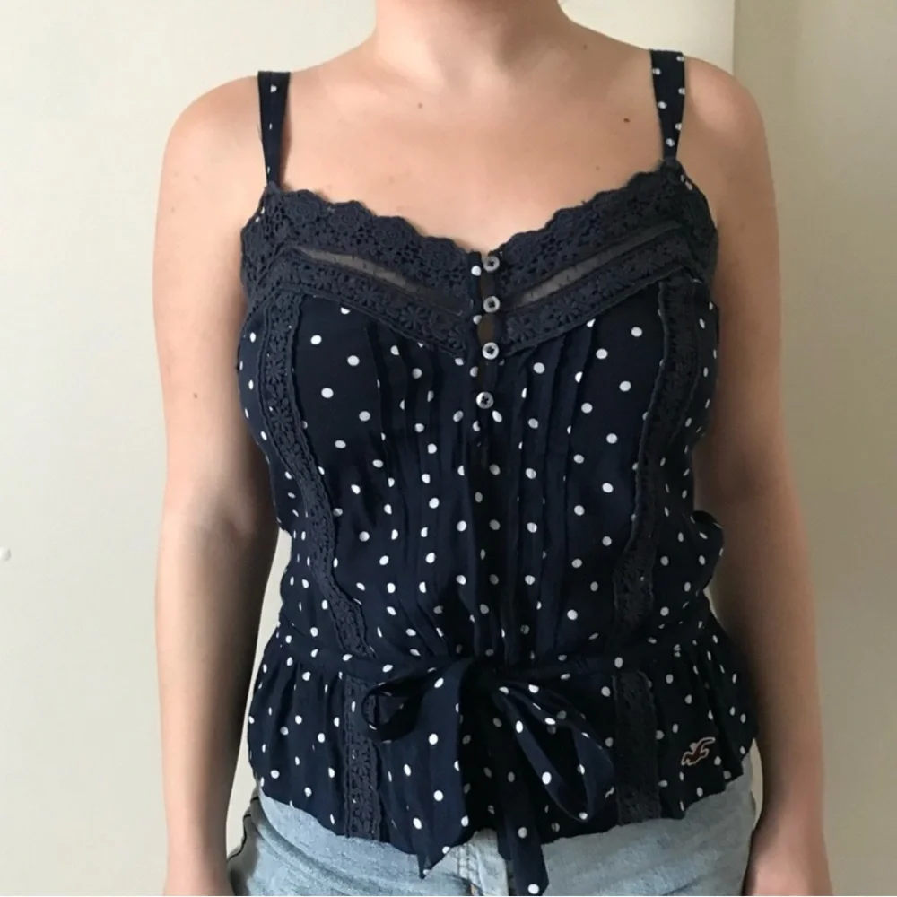 New Hollister Polka Dot Lace Cami Top Navy Blue Button Front Size Medium - Picture 1 of 10